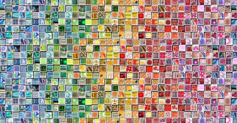 Collage in Regenbogenfarben aus kleinen Mosaikbildern