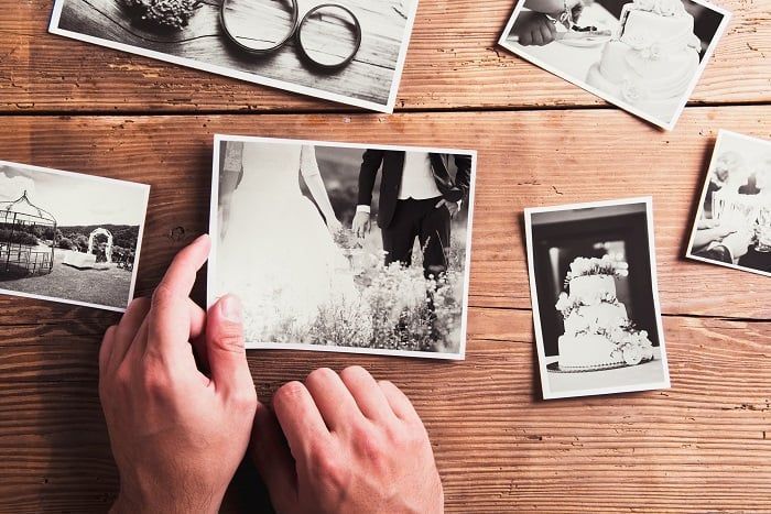 Passenden Bilderrahmen zur Hochzeit für schwarz-weiße Hochzeitsfotos finden.